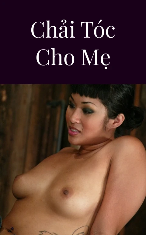 Chải tóc cho mẹ